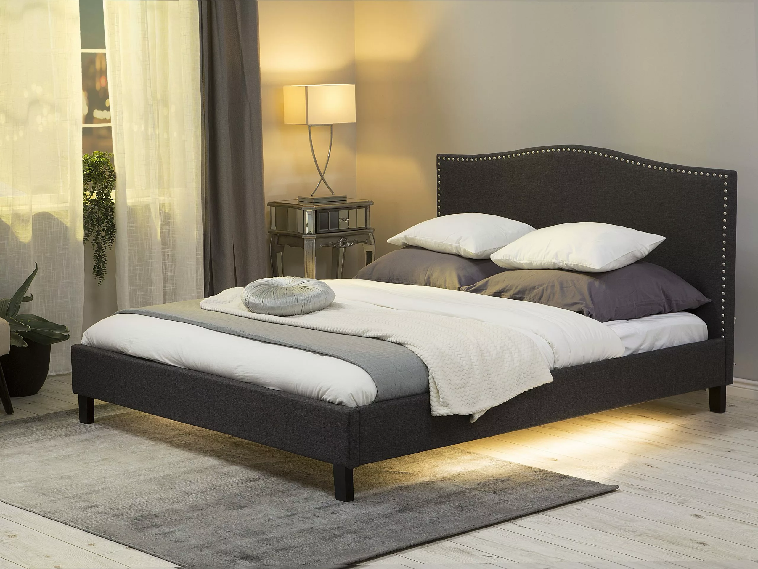 Beliani Bed Stof Grijs Met LED Wit In Diverse Formaten MONTPELLIER 4 Beliani Bed Stof Grijs Met LED Wit In Diverse Formaten MONTPELLIER - Afbeelding 2