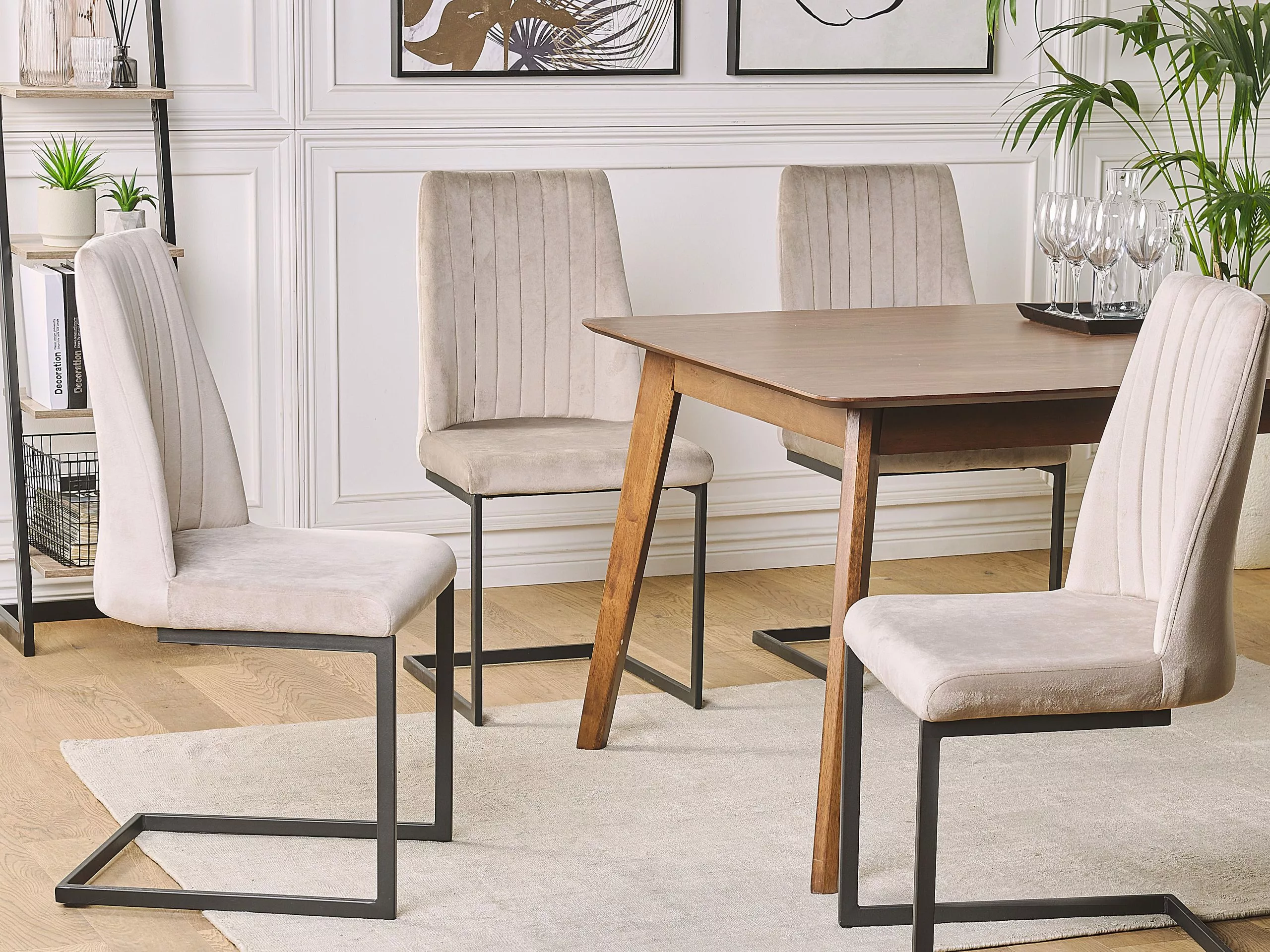 Beliani Eetkamerstoel Set Van 2 Fluweel Taupe LAVONIA 4 Beliani Eetkamerstoel Set Van 2 Fluweel Taupe LAVONIA - Afbeelding 2