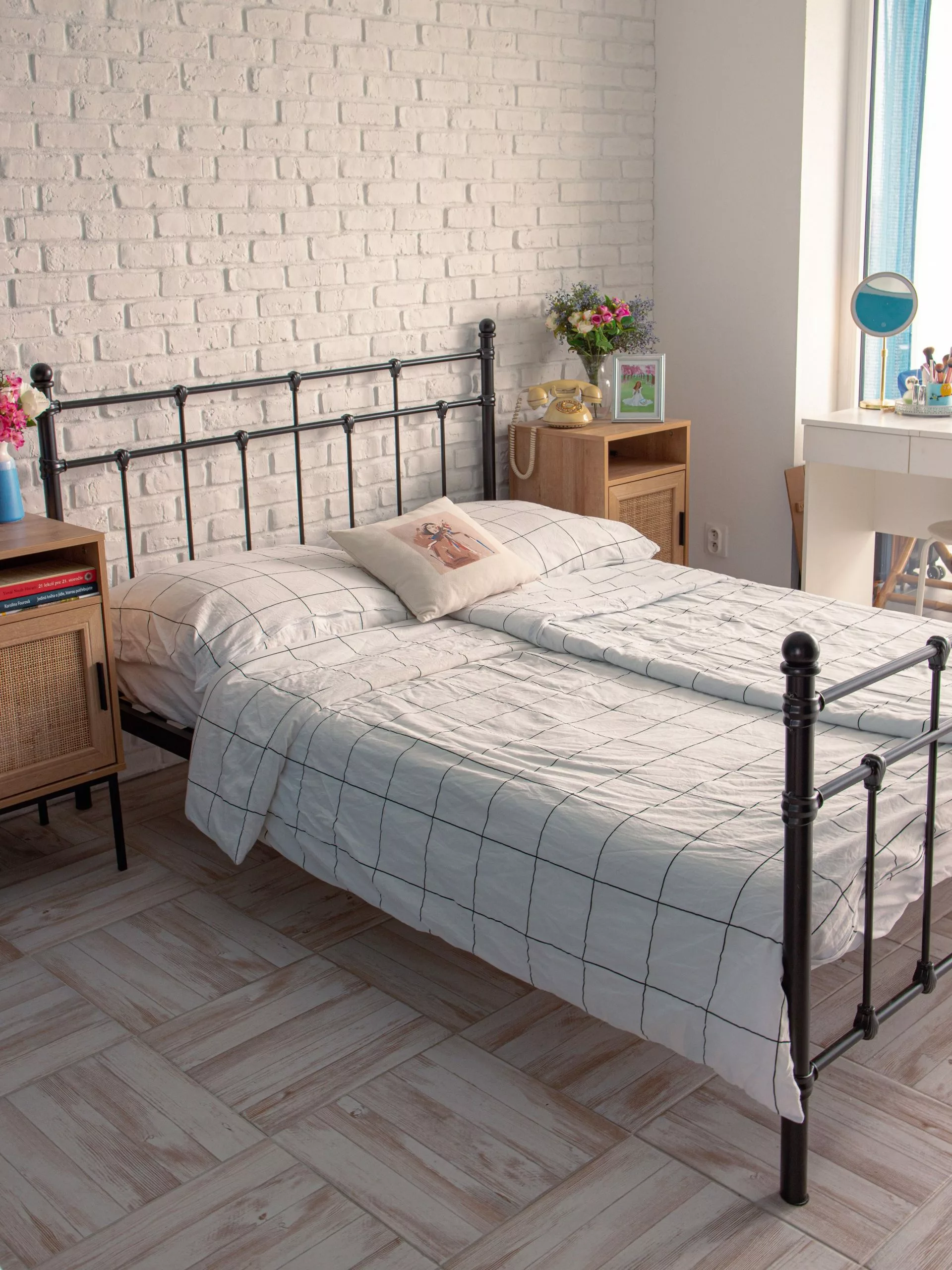 Beliani Nachtkastje Rotan Lichtbruin PASCO - Afbeelding 10