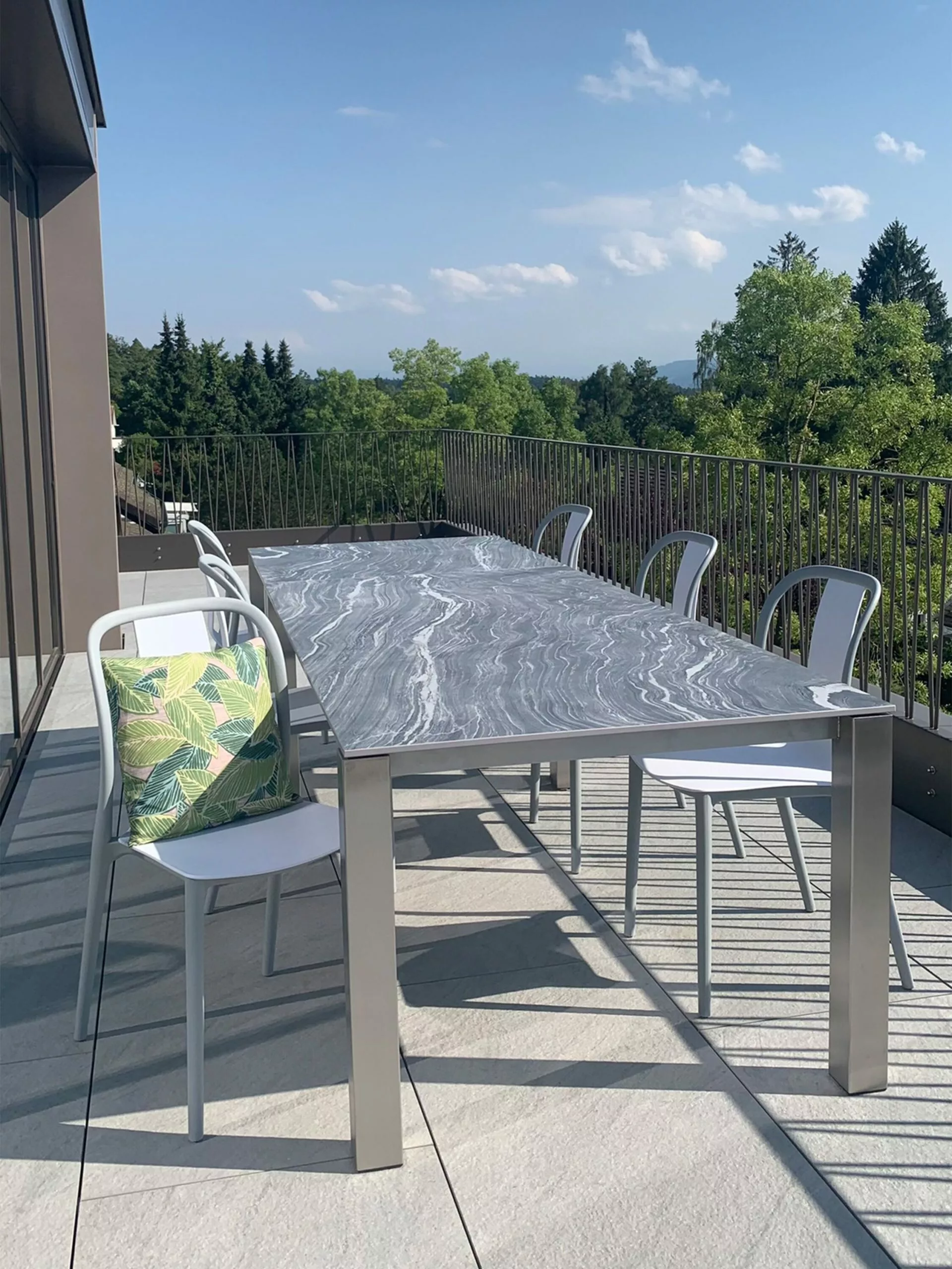 Beliani Tuinstoel Set Van 6 Kunststof Grijs/wit SPEZIA 5 Beliani Tuinstoel Set Van 6 Kunststof Grijs/wit SPEZIA - Afbeelding 3